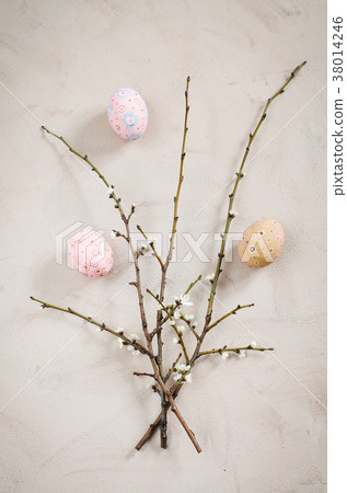 Easter background with spring branches and eggs 38014246