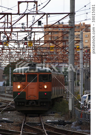 Shinetsu Main Line 115 series (route train) entering Niigata Station Shinetsu Main Line 115 series (route train) entering Niigata Station 38015081