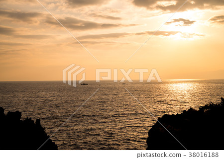[Higashi Izu] Jogasaki fishing bridge sunrise 38016188