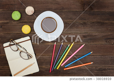 Top viev on a coffee mug, macaroons Top viev on a coffee mug, macaroons 38016910