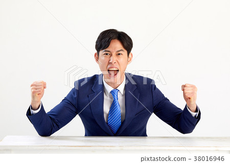 An angry business man in his twenties, 38016946