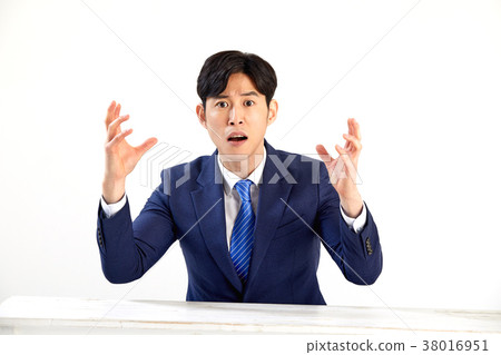 An angry business man in his twenties, 38016951