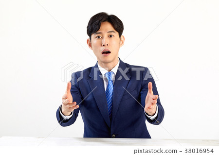 An angry business man in his twenties, 38016954