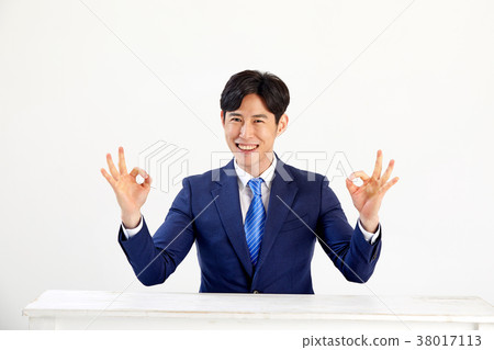 20s business man, young man, smiling, sitting at a table 38017113