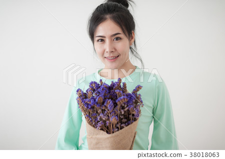 Young woman with flowers in her hand Young woman with flowers in her hand 38018063