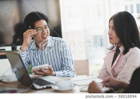Man and woman workers talking in coffee shop Man and woman workers talking in coffee shop 38018094