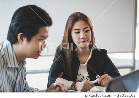 Man and woman workers talking in coffee shop Man and woman workers talking in coffee shop 38018102
