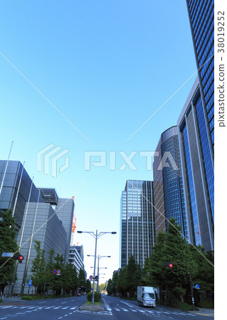 都市風景（東京，日比谷，初夏） 38019252