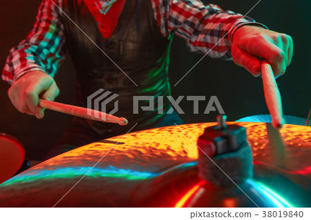 The drummer plays the plates. The drummer plays the plates. 38019840