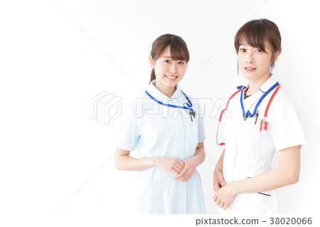 兩個年輕的護士 兩個年輕的護士 38020066