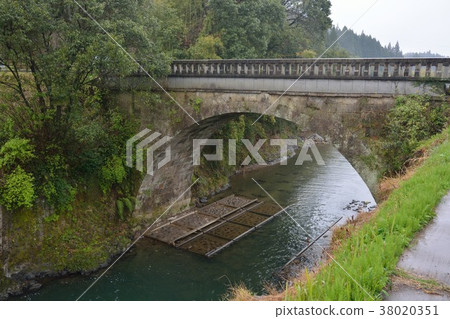 Aira City Designated Cultural Property Kaneyama Bridge and Itaidate Falls 38020351