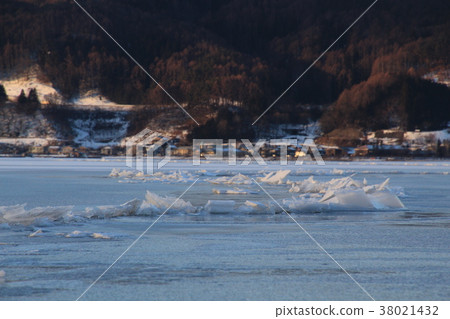 上帝走路去接受早晨的陽光 上帝走路去接受早晨的陽光 38021432
