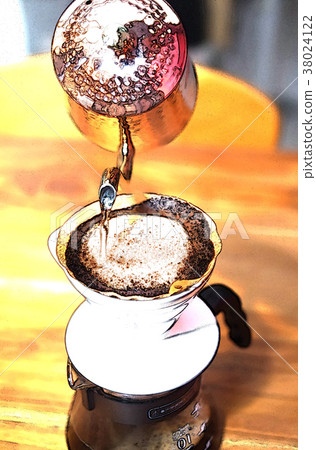 Hand coffee 38024122