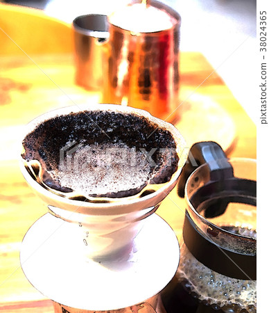 Hand coffee 38024365