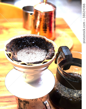 Hand coffee 38024366