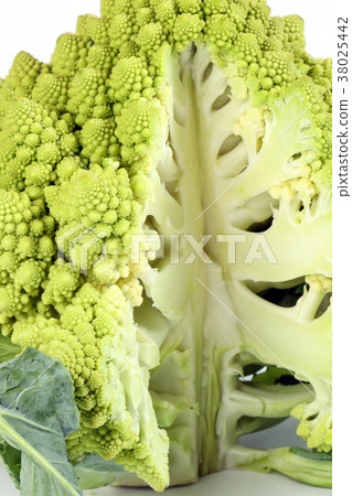 Green Romanesco broccoli Green Romanesco broccoli 38025442