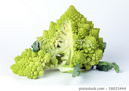 Green Romanesco broccoli Green Romanesco broccoli 38025444