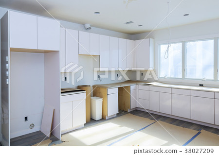 Installing new  modern kitchen cabinet. 38027209