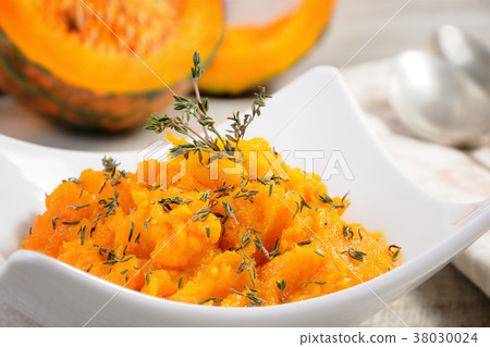 Baked pumpkin with thyme Baked pumpkin with thyme 38030024