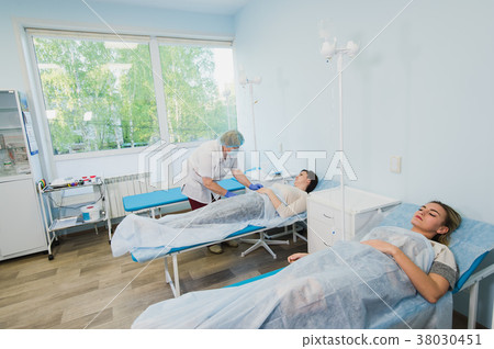 Nurse connecting an intravenous drip in hospital 38030451