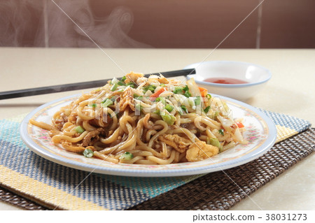 fried noodles 38031273