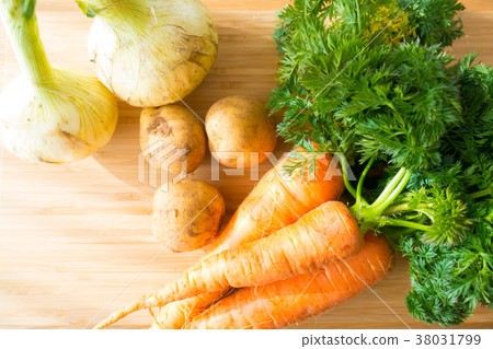Carrots and potatoes 38031799