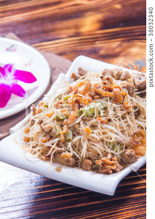 fried noodles fried noodles 38032340