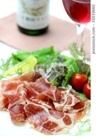 Raw ham salad 38039660