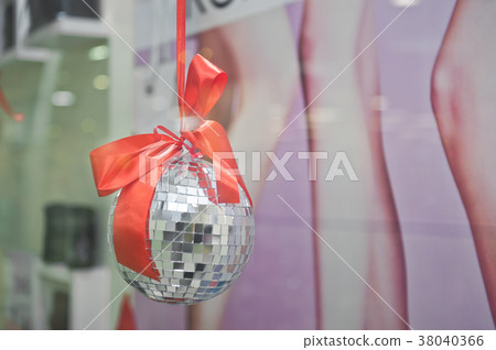 Jewelry stores for the holidays to attract buyers Jewelry stores for the holidays to attract buyers 38040366