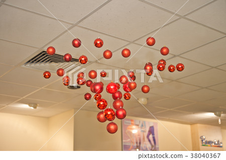 Jewelry stores for the holidays to attract buyers Jewelry stores for the holidays to attract buyers 38040367