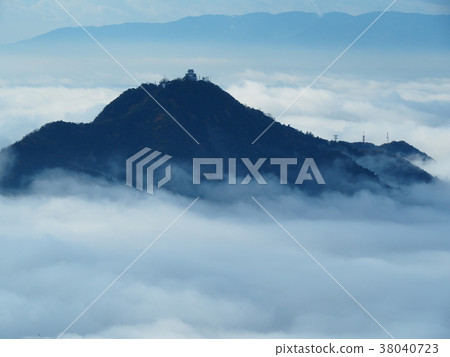 河有霧的岐阜城堡 38040723