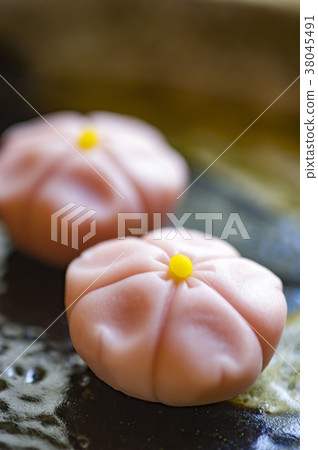 Japanese-style sweets image Japanese-style sweets image 38045491