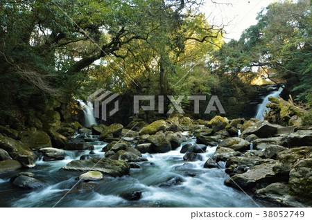 Couple's waterfall 38052749