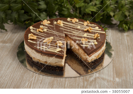 Chocolate cake with peanuts, snickers cake 38055007