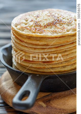 Cast iron pan with stack of fresh pancakes Cast iron pan with stack of fresh pancakes 38056076