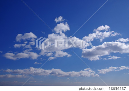 藍天和雲(背景材料) 藍天和雲(背景材料) 38056287