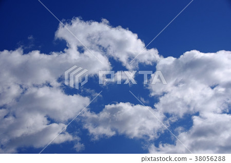 藍天和雲(背景材料) 藍天和雲(背景材料) 38056288
