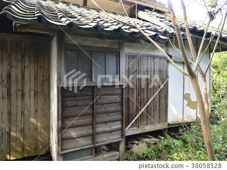 Abandoned house Abandoned house 38058528
