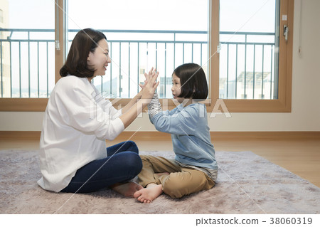 A cordial mommy and little girl, family concept photo 299 38060319