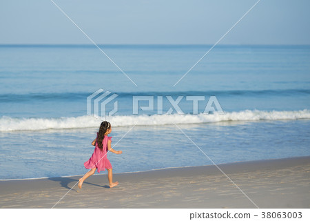 Girls playing on the beach Girls playing on the beach 38063003