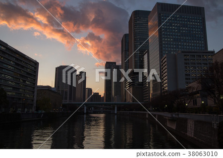 Evening view of Yodoyabashi 38063010