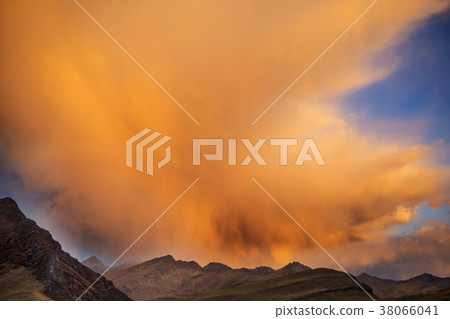 Cordillera Cordillera 38066041