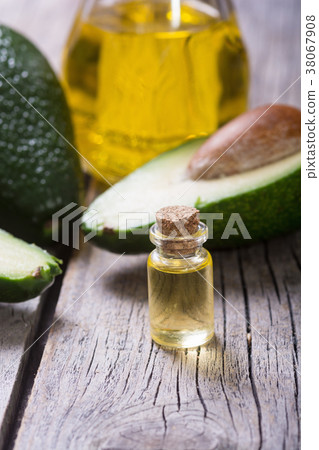 avocado and oil 38067908