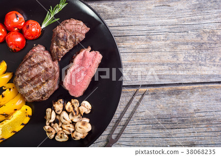 Fillet mignon steak 38068235