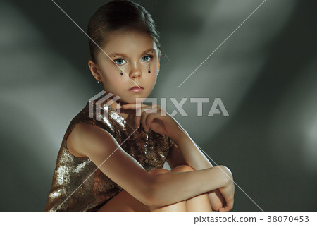The fashion portrait of young beautiful teen girl The fashion portrait of young beautiful teen girl 38070453