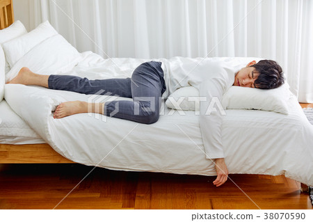 Twenty-year-old man overslept, tired 38070590