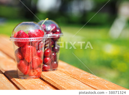Berries in plastic cup 38071324
