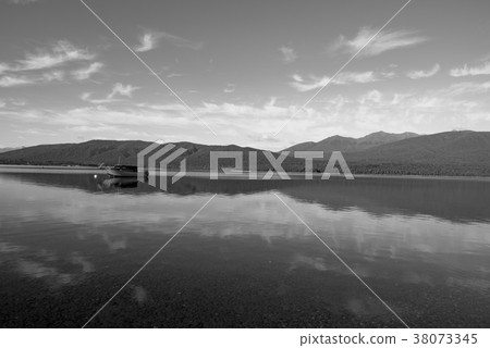 [Monochrome] Lake Te Anau 38073345