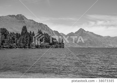 [Monotone] Lake Wakatipu, New Zealand 38073385