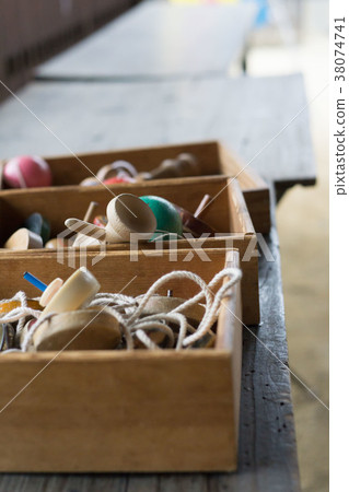 Old toy box 38074741